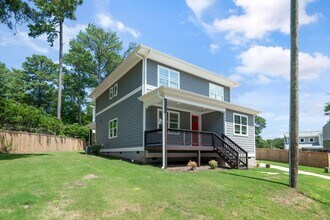 3904 Avent Ferry Rd in Raleigh, NC - Building Photo - Building Photo