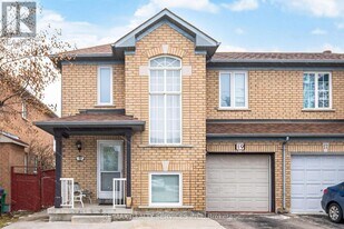 19 Flatlands Way in Brampton, ON - Building Photo