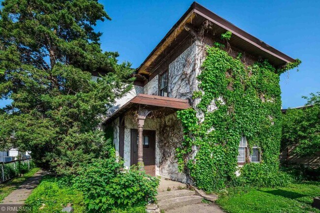 618 Adams Street NE, Unit 2 in Minneapolis, MN - Foto de edificio - Building Photo