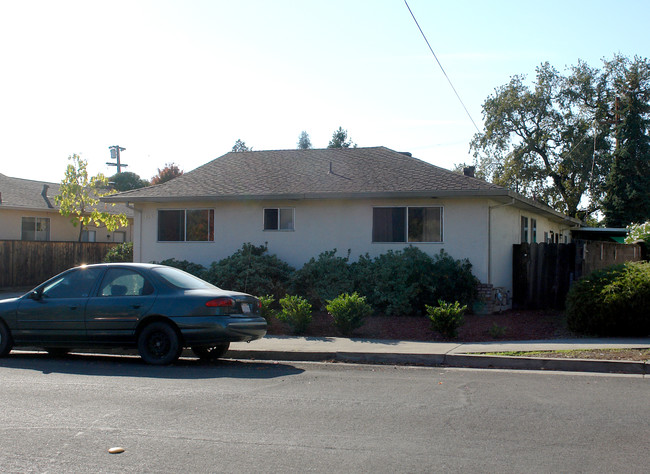 1061 King St in Santa Rosa, CA - Building Photo - Building Photo