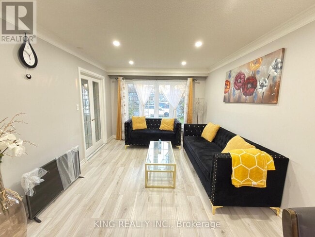 property at 21 Greenwood Crescent