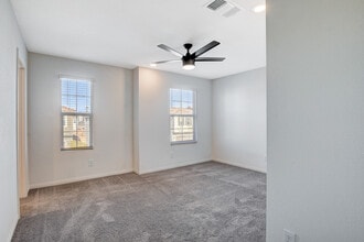 8439 Vacarez Dr in Las Vegas, NV - Building Photo - Building Photo