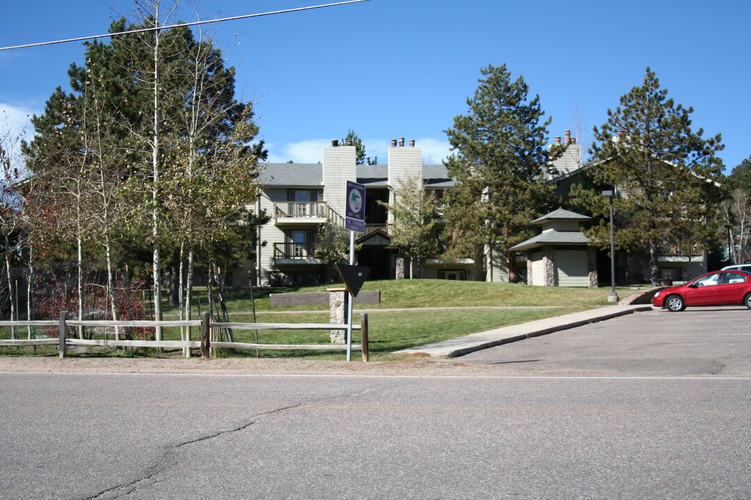 29656 Buffalo Park Rd in Evergreen, CO - Foto de edificio