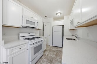 11 Deer Hill Ct in Boonton, NJ - Building Photo - Building Photo