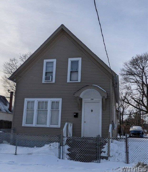 198 Grape St in Buffalo, NY - Building Photo