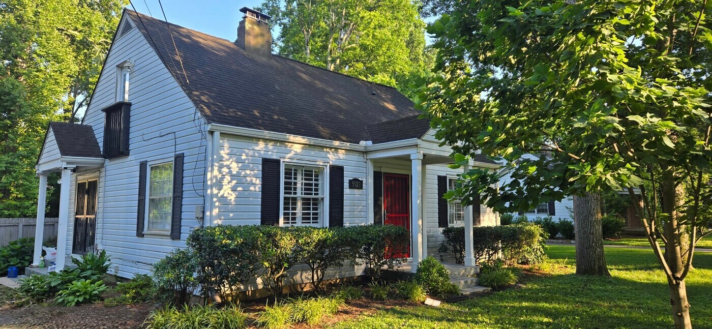 5927 Old Harding Pike in Nashville, TN - Building Photo
