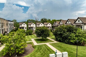 Hillwood Court in Nashville, TN - Foto de edificio - Building Photo