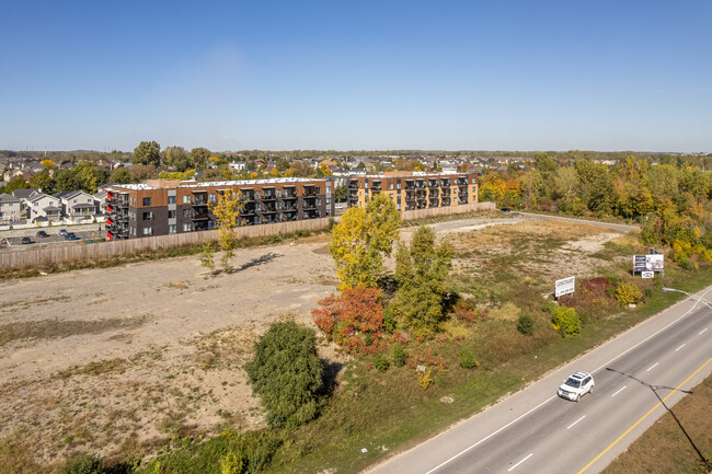 3025 Des Gouverneurs Av in Laval, QC - Building Photo - Building Photo