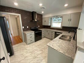 1011 Walnut St in Idalou, TX - Building Photo