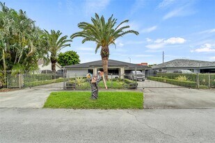 344 NW 136th Pl in Miami, FL - Building Photo