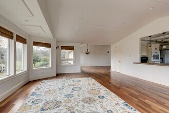 207 NW Coveland St in Coupeville, WA - Building Photo - Building Photo