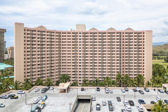 Country Club Village 5 in Honolulu, HI - Foto de edificio - Primary Photo
