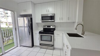 2575 SW 27th Ave in Miami, FL - Building Photo