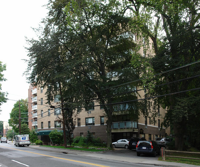 Fenimore House in Hartsdale, NY - Building Photo - Building Photo