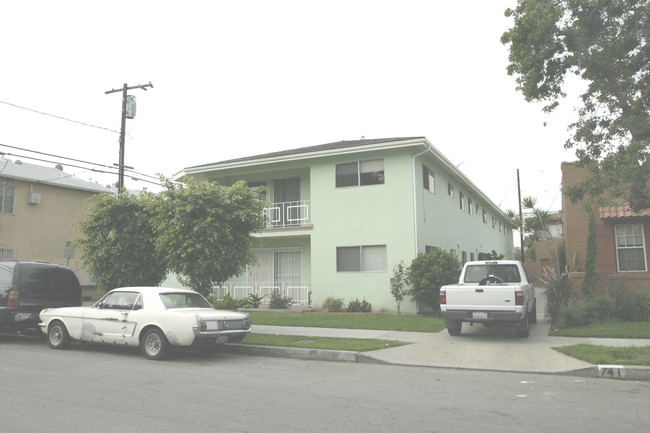 731 Gladys Ave in Long Beach, CA - Building Photo - Building Photo