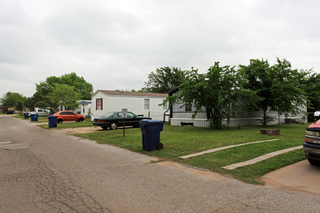 Adkins Hill Mobile Home Village in Norman, OK - Building Photo - Building Photo