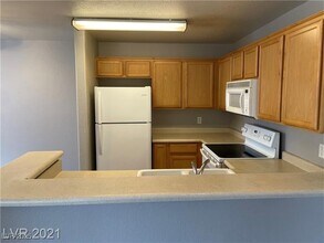 2964 Juniper Hills Blvd in Las Vegas, NV - Building Photo - Building Photo