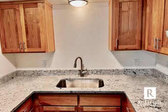 855 E 9th St in Medford, OR - Building Photo - Building Photo