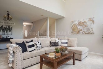 8947 Hilltop Manor Dr in Olivette, MO - Building Photo - Building Photo