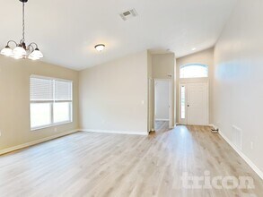 24307 Satinwood Ct in Lutz, FL - Foto de edificio - Building Photo