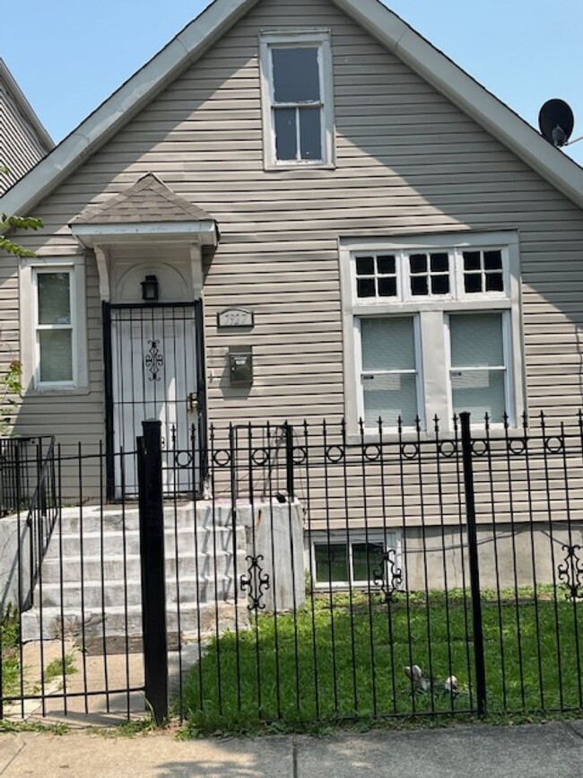 property at 7927 S Burnham Ave