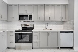 250 W Hidden Valley Blvd in Boca Raton, FL - Building Photo