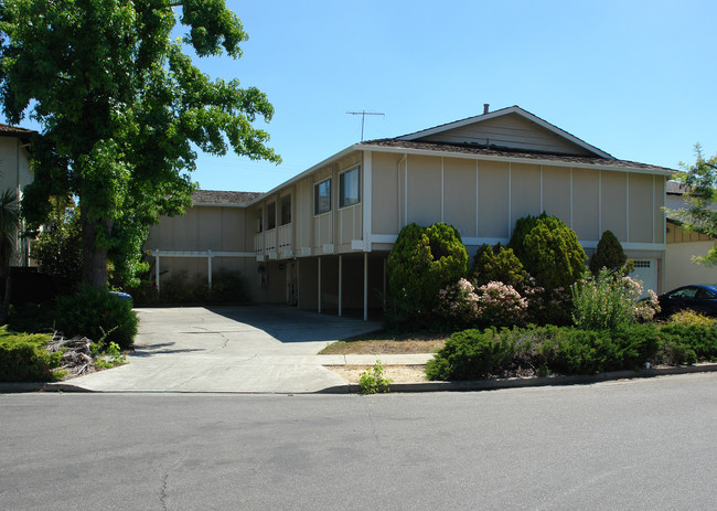 1583 Brookvale Dr in San Jose, CA - Foto de edificio - Building Photo