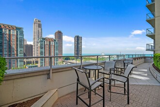 420 E Waterside Dr, Unit 809 in Chicago, IL - Foto de edificio - Building Photo