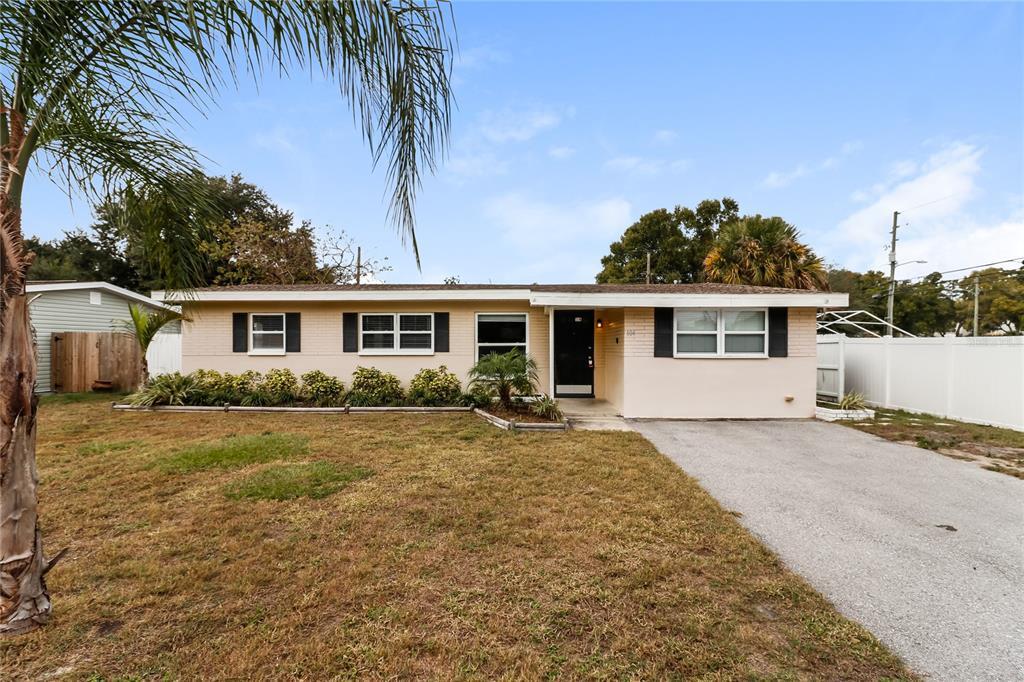 104 Ramona Cir in Palm Harbor, FL - Building Photo
