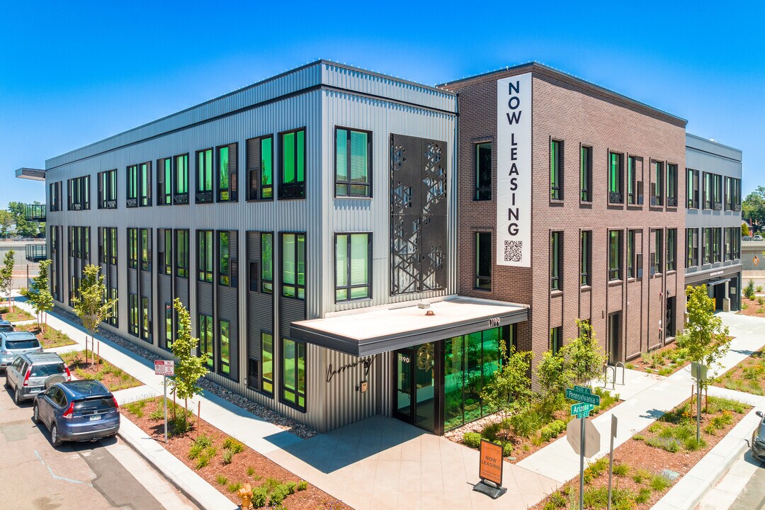 Carraway Apartments in Denver, CO - Foto de edificio