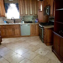 26656 Rouge River Dr in Dearborn Heights, MI - Building Photo - Building Photo