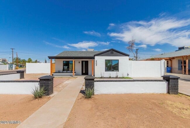 property at 902 E Fairmount Ave