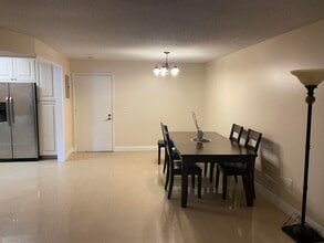 500 Davis Rd in Palm Springs, FL - Building Photo - Building Photo