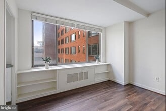 1121 ARLINGTON, Unit 422 in Arlington, VA - Foto de edificio - Building Photo