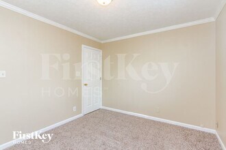 702 Delbrook Dr in Whiteland, IN - Building Photo - Building Photo