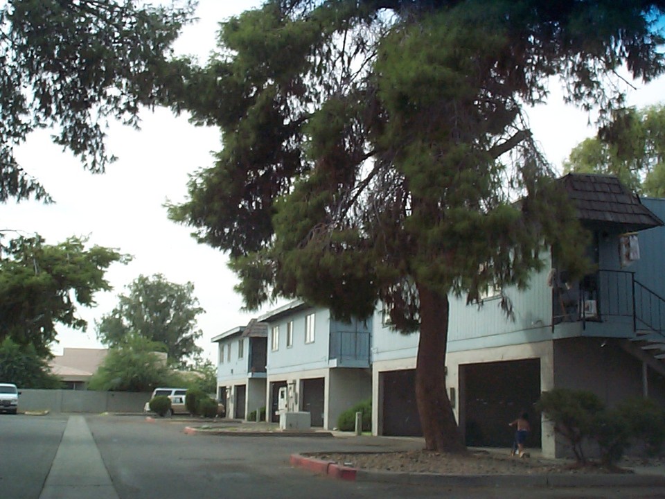 Loma Linda in Phoenix, AZ - Building Photo