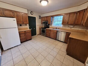 5240 Riverwood Rd in Norfolk, VA - Building Photo - Building Photo