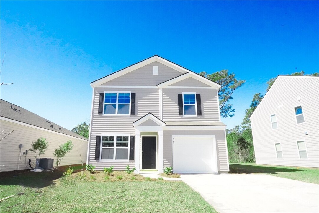 421 Coconut Dr in Bloomingdale, GA - Foto de edificio