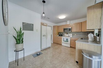 10600 SW 80th Ct in Miami, FL - Foto de edificio - Building Photo