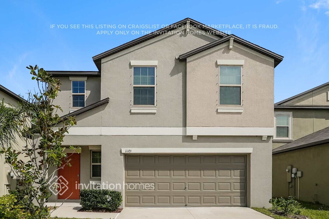 11101 Riley Pines Cir in Gibsonton, FL - Building Photo