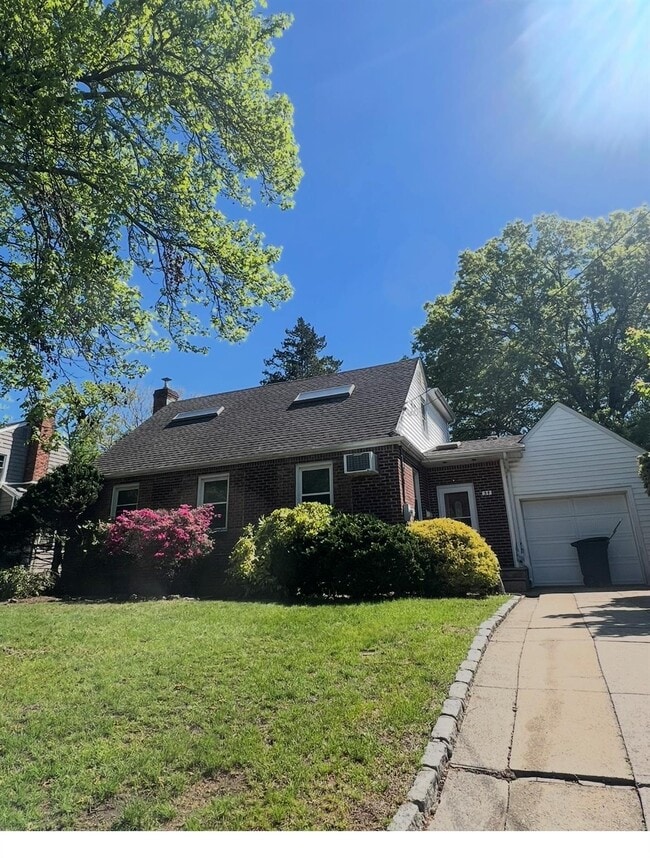 property at 54 Greenway E
