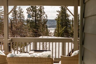 1036 Fawnskin Dr in Fawnskin, CA - Building Photo - Building Photo