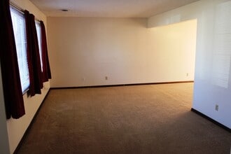 2423 Buttonwood Dr in Manhattan, KS - Building Photo - Building Photo