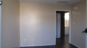 9929 Rosedale Hwy in Bakersfield, CA - Building Photo