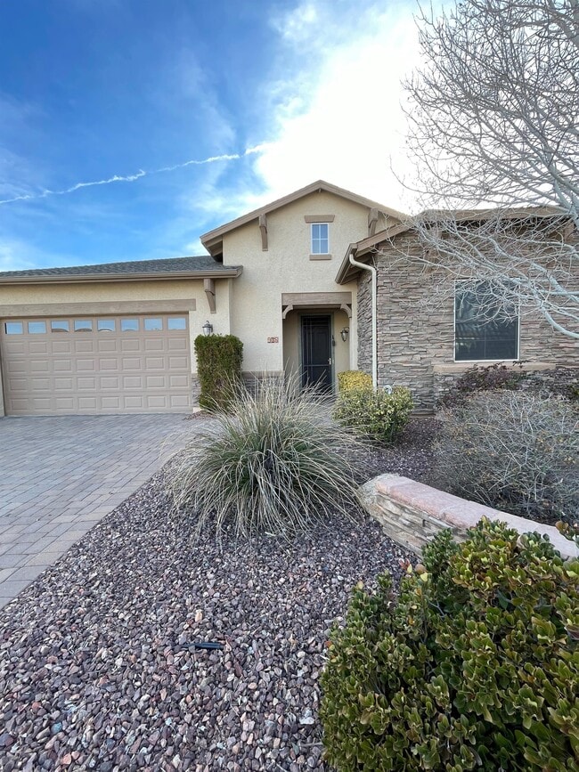 property at 938 N Gomez St