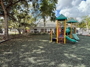 11211 W Atlantic Blvd, Unit 208 in Coral Springs, FL - Foto de edificio - Building Photo