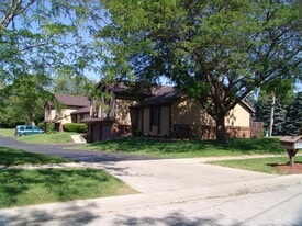 5919 Staghorn Dr in Toledo, OH - Building Photo