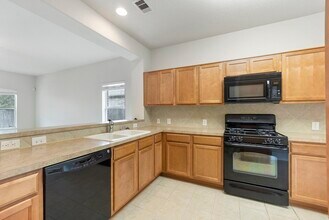 831 Honeysuckle Vine Dr in Rosenberg, TX - Building Photo - Building Photo