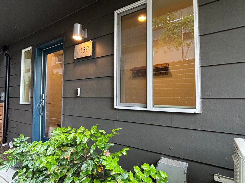 2158 N 185th St in Shoreline, WA - Building Photo