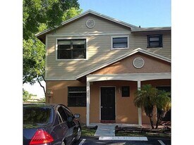 10527 NW 8th St, Unit 8108 in Pembroke Pines, FL - Building Photo